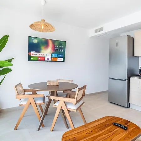 Tourmaline Oceanfront Apt&terrace 아파트 *